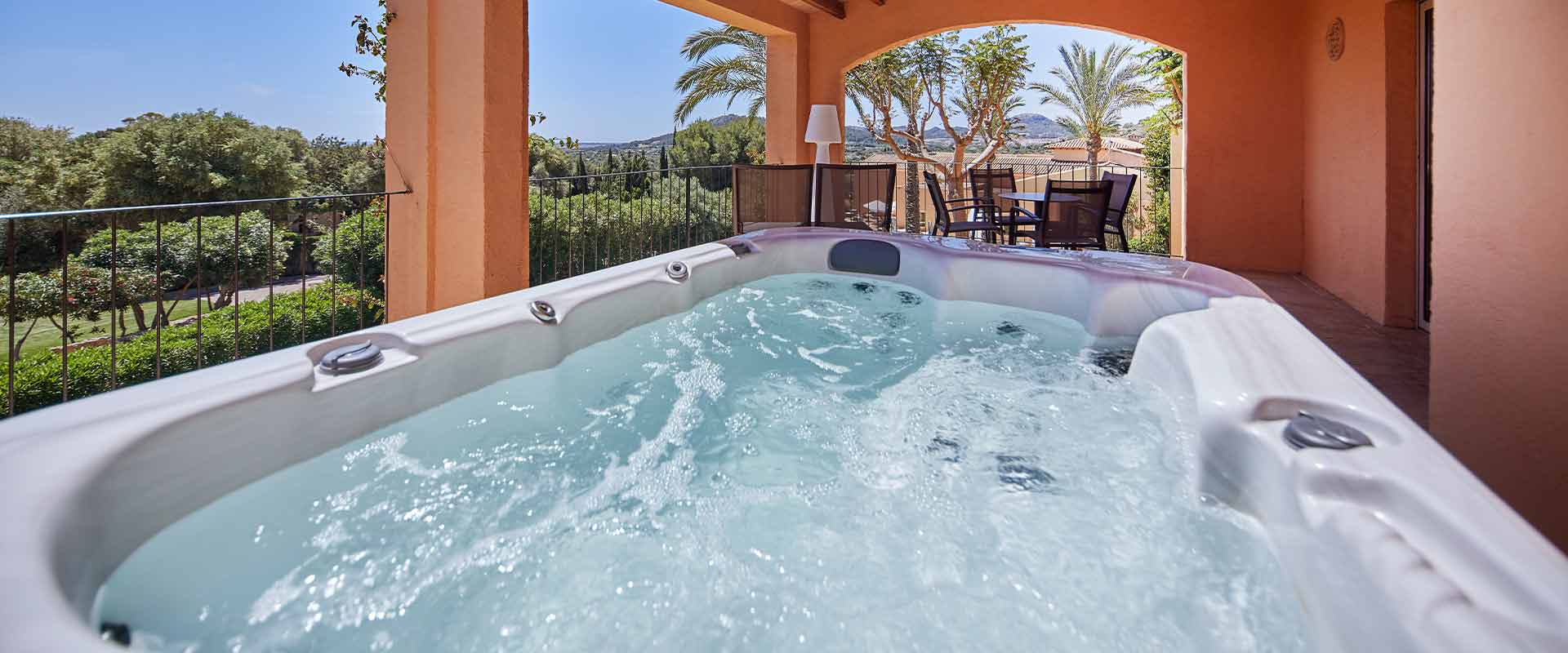 suite deluxe jacuzzi pula suites boutique resort